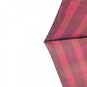 Ovida okpukpu atọ Bend J aka na-emeghe onwe ya Umbrella na-egbochi ikuku na Scotland Lelee ákwà imewe