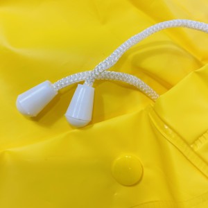 I-Ovida Eshibhile I-Raincoat Yabantu Abadala I-Ovida I-Raincoat Enzima Ephelele I-PVC Recycling Sebenzisa i-Yellow Rain Gear enobungani nemvelo